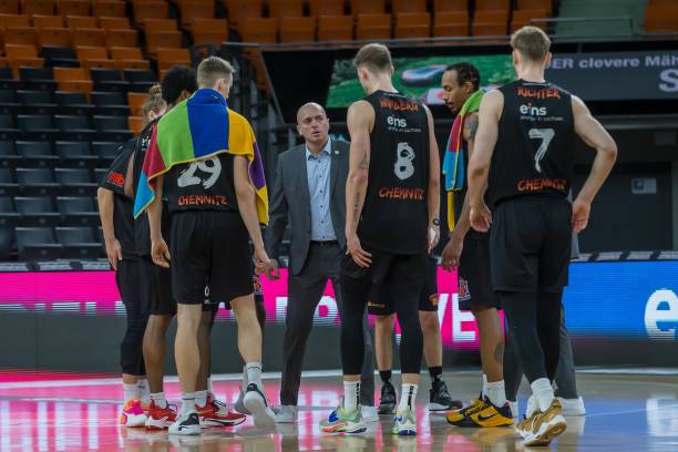 为自己在两 为自己在两